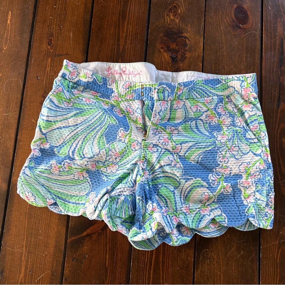 Lilly Pulitzer Blue Green Floral Scalloped Hem Women's Shorts